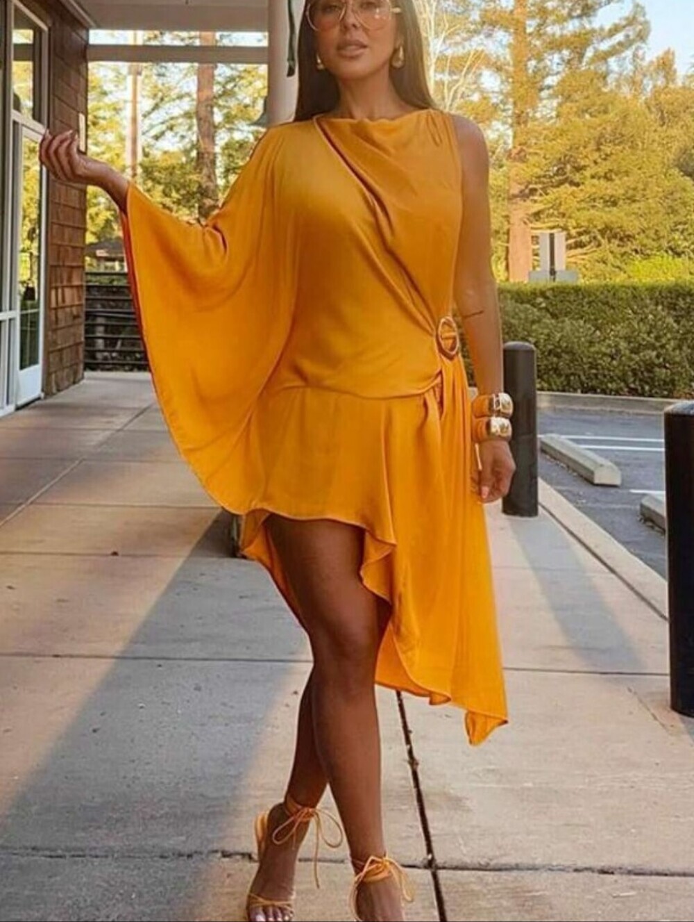 Elegant One-Shoulder Yellow Dress with Waist Ring - Picture 2 of 10